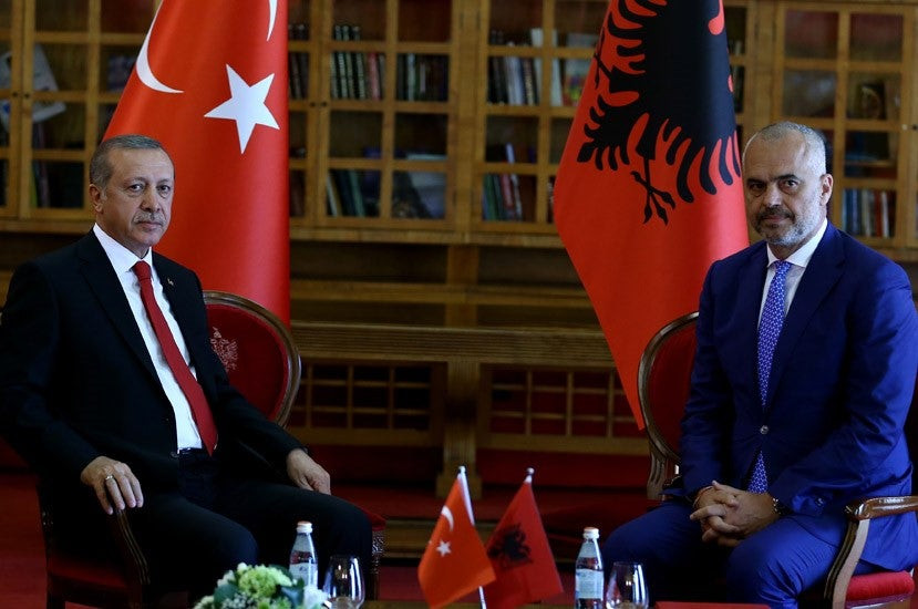 Ο Ερντογάν «βάζει πλάτη» στον Έντι Ράμα για το αεροδρόμιο στην Αυλώνα (εικόνα)